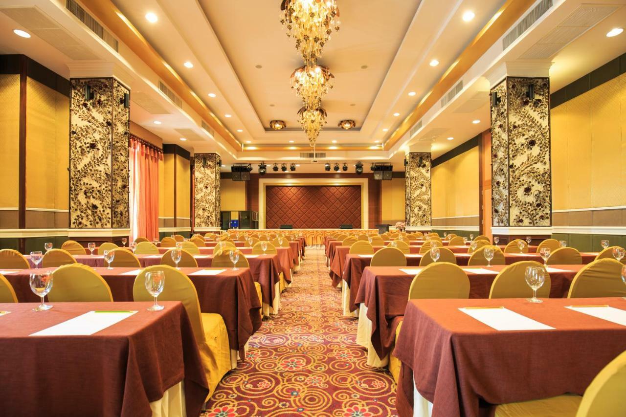 Kwan Ruen Park Hotel Nakhon Ratchasima Bagian luar foto