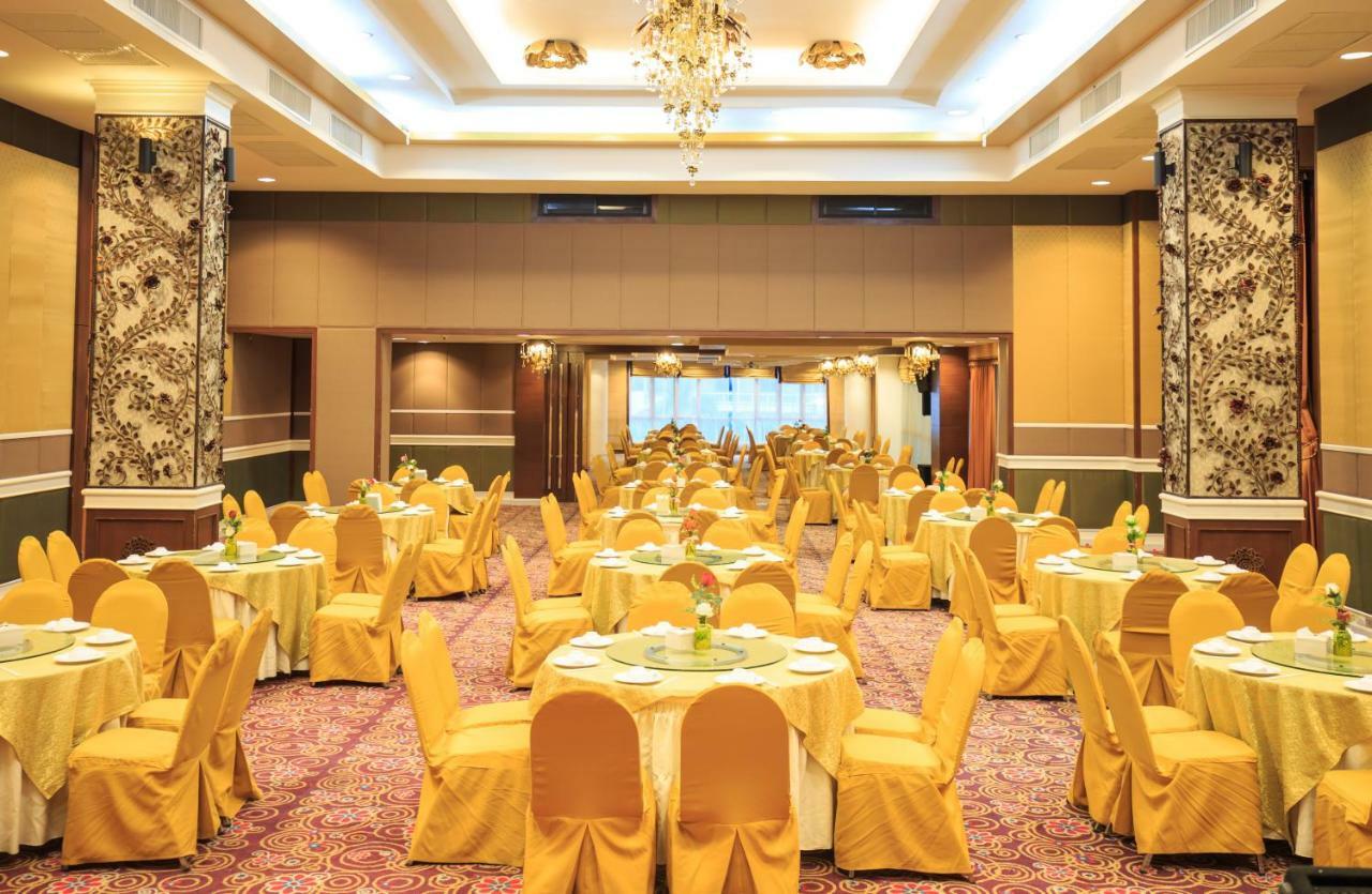 Kwan Ruen Park Hotel Nakhon Ratchasima Bagian luar foto