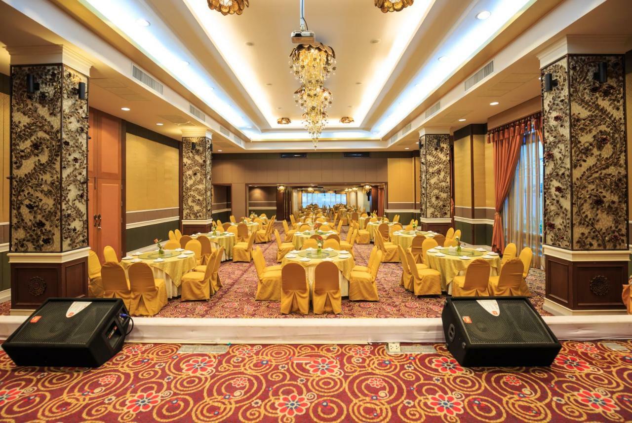Kwan Ruen Park Hotel Nakhon Ratchasima Bagian luar foto