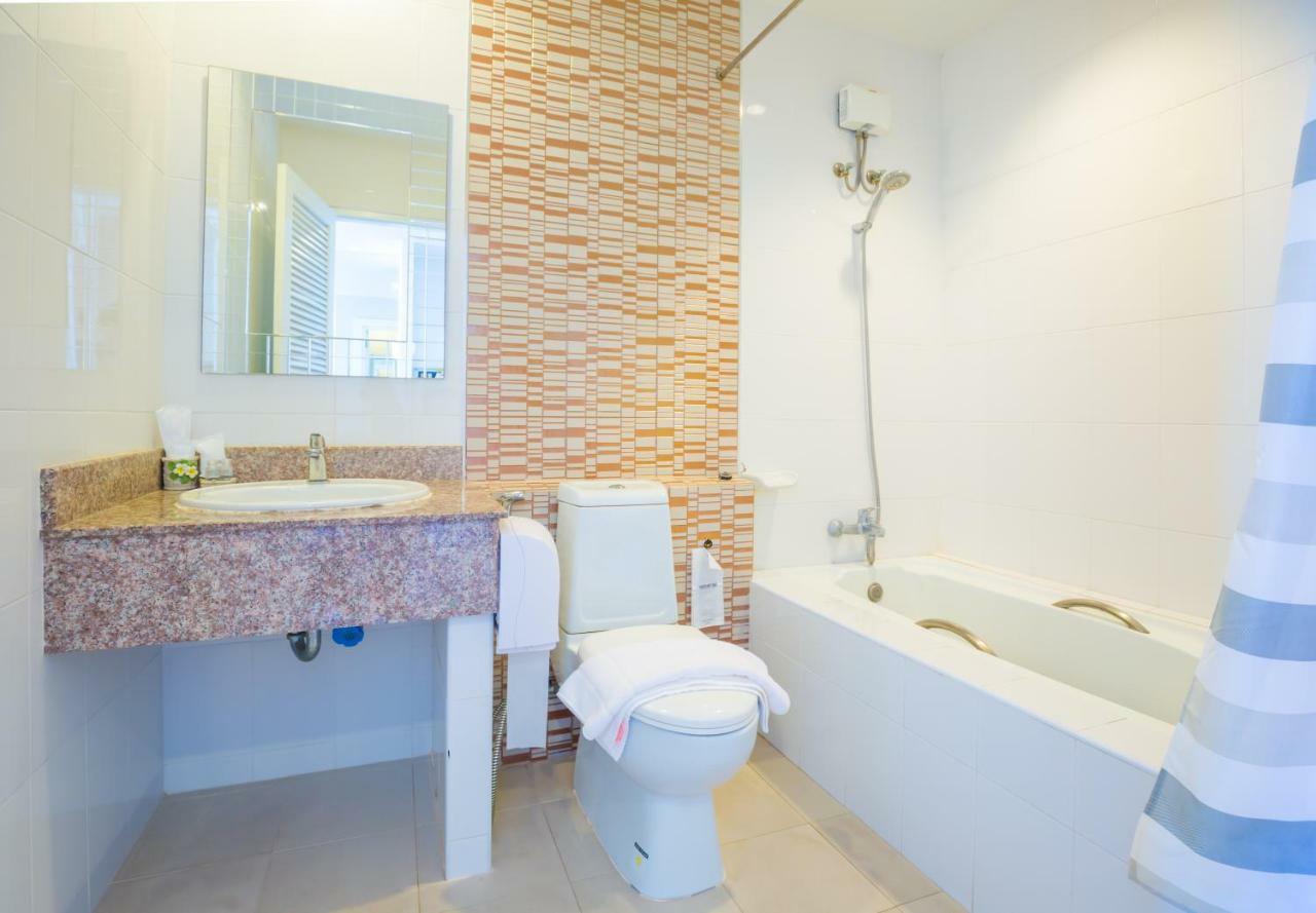 Kwan Ruen Park Hotel Nakhon Ratchasima Bagian luar foto
